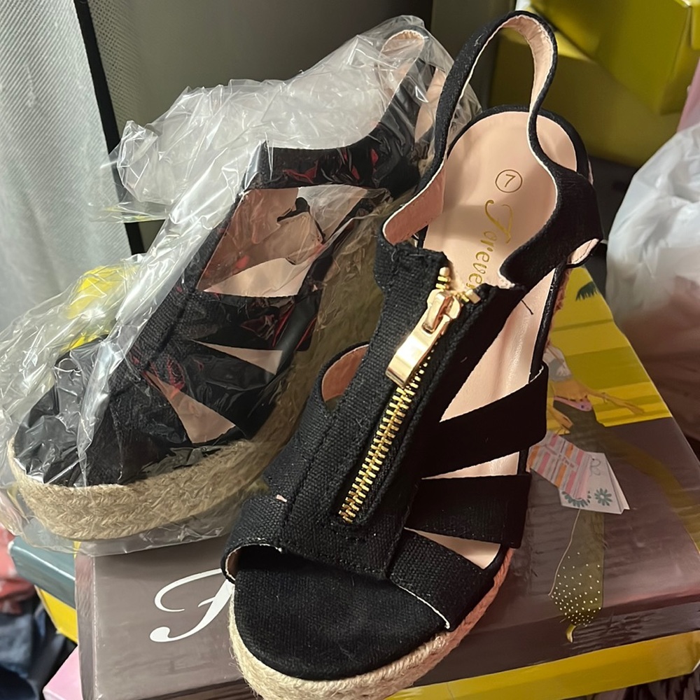 Forever wedges black size 7